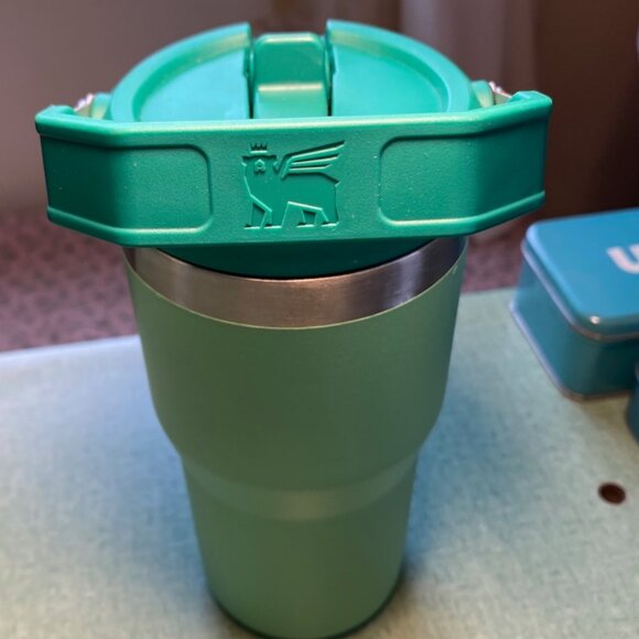 Stanley IceFlow Flip Straw Tumbler with Handle, 20 oz, Flip Up Straw - Picture 6 of 12